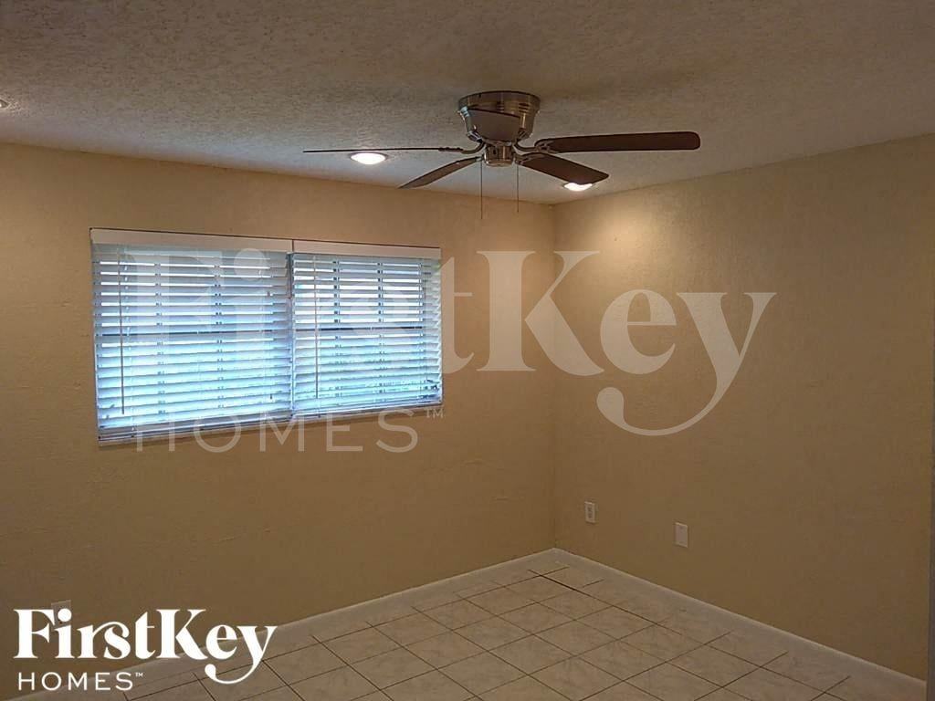7518 Nw 42nd Dr - Photo 5 of 11