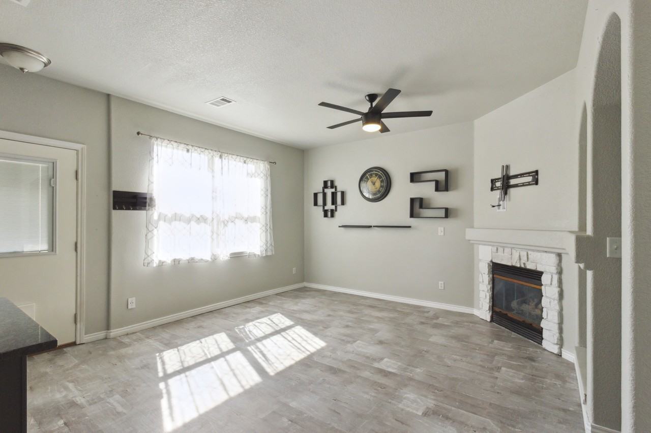 5552 29th St #1 - Photo 4 of 12