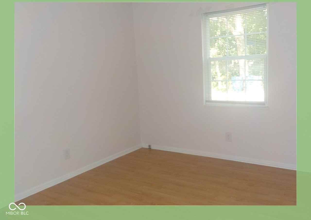 209 Lark Dr - Photo 3 of 18