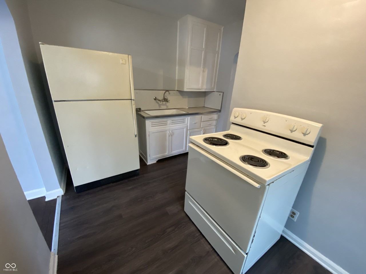 1308 N Chester Ave - Photo 5 of 10