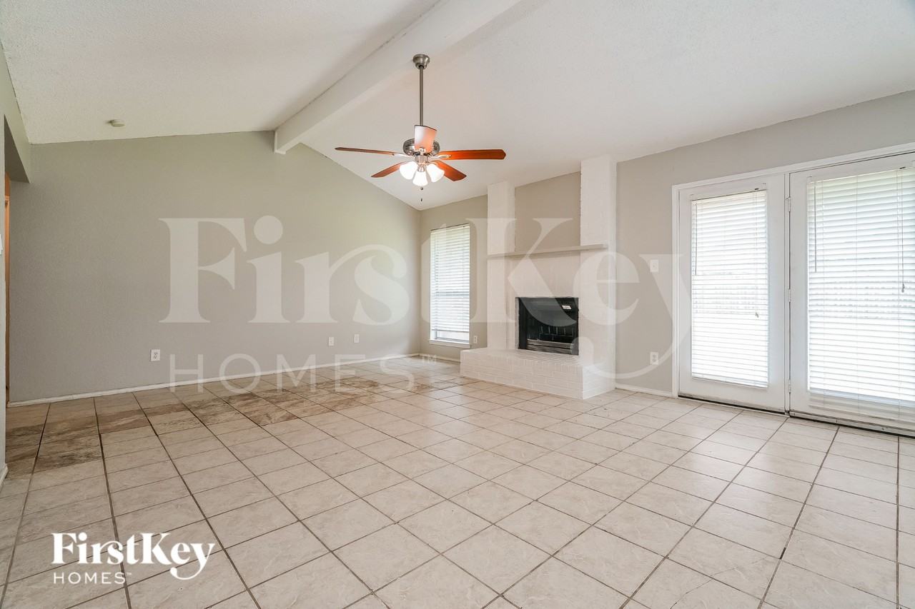 5304 Tamarack Ct - Photo 3 of 19