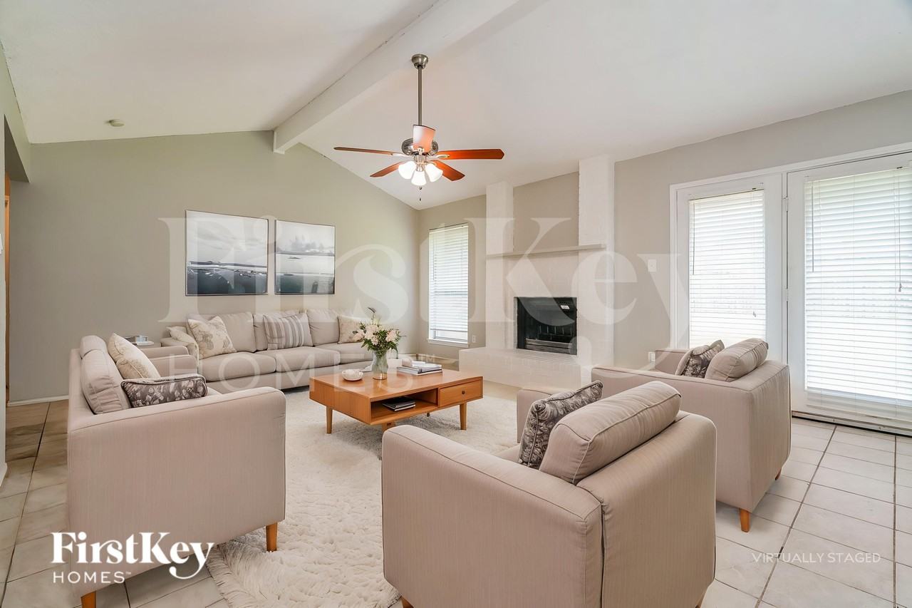 5304 Tamarack Ct - Photo 4 of 19
