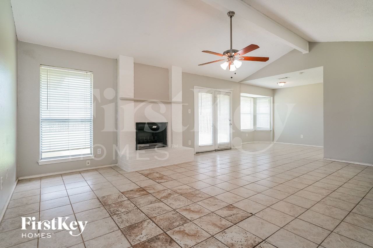 5304 Tamarack Ct - Photo 5 of 19