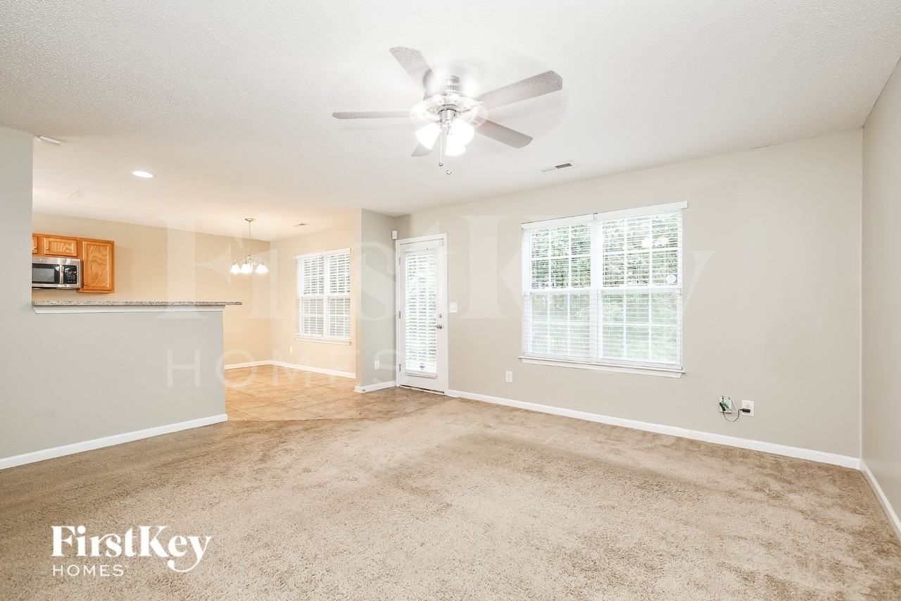 4708 Mallard Creek Dr - Photo 4 of 16