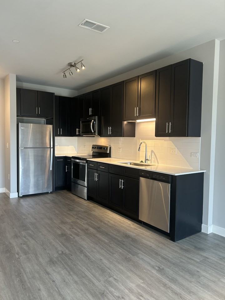 20 West Northwest Highway - Photo 3 of 33