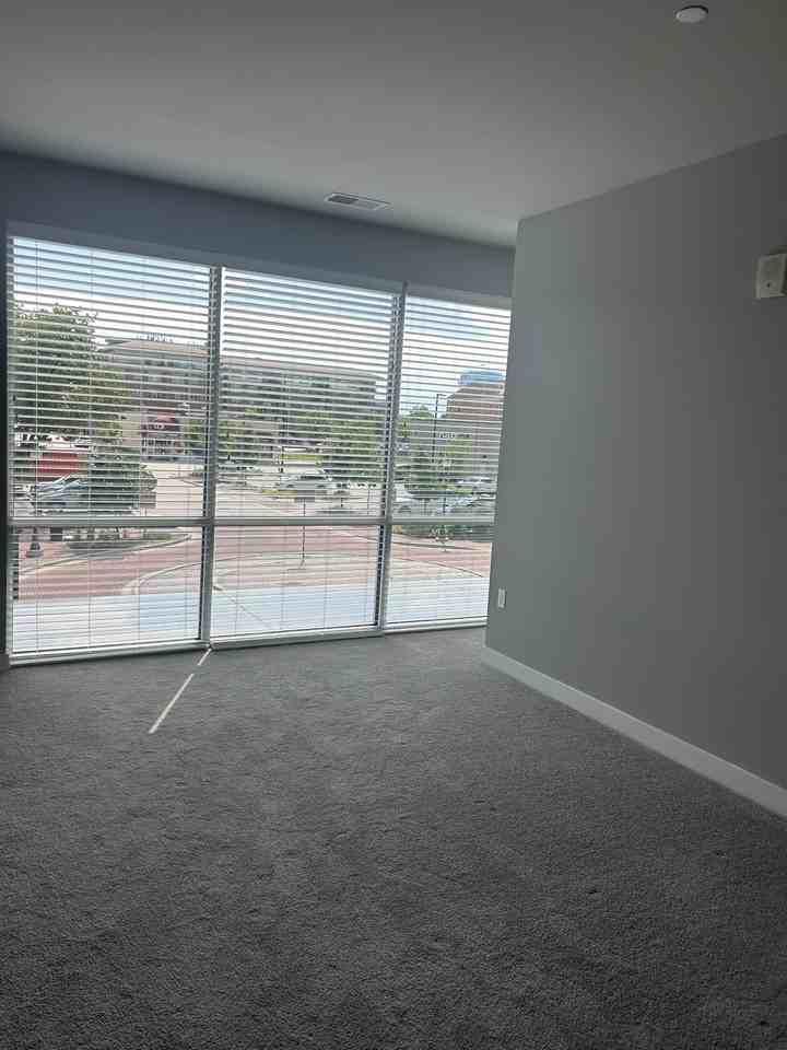 20 West Northwest Highway - Photo 4 of 33