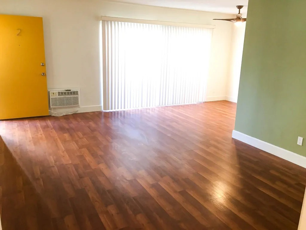 Ambrose Ave 4423 - Photo 2 of 11
