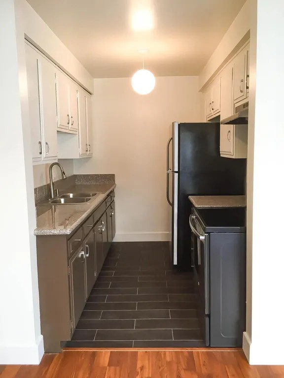 Ambrose Ave 4423 - Photo 5 of 11