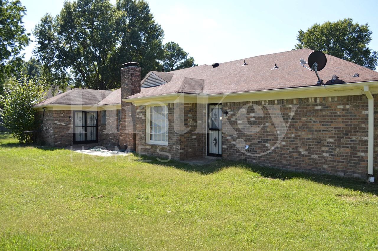 3034 Oak Allee St - Photo 2 of 12