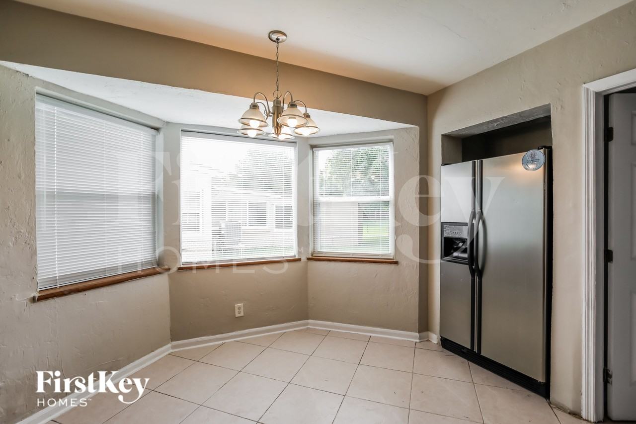 2839 Washington St - Photo 5 of 20