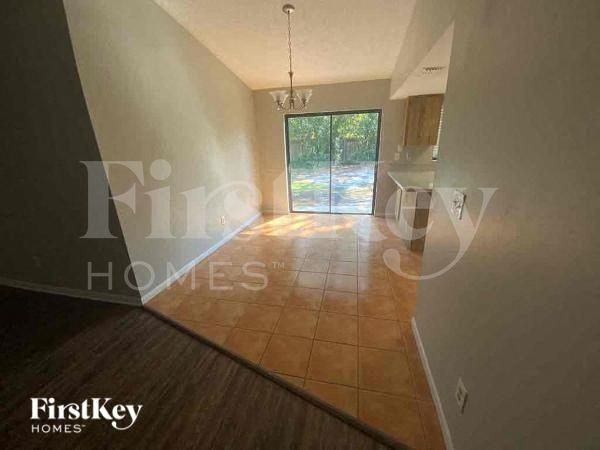 2813 Eagle Run Cir S - Photo 3 of 10