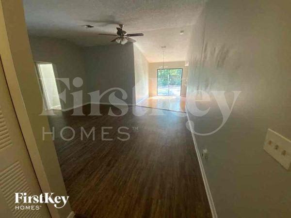 2813 Eagle Run Cir S - Photo 4 of 10