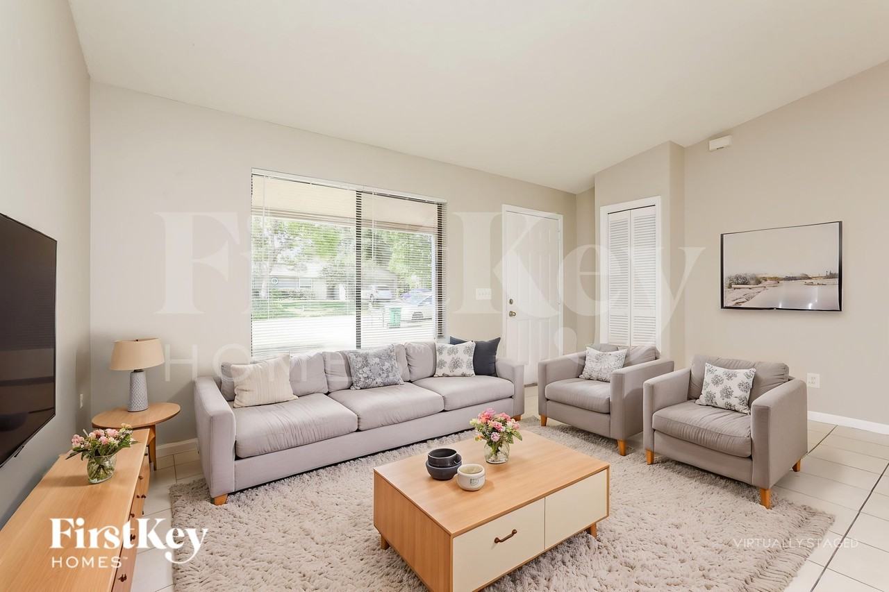 2084 Everest St - Photo 4 of 19
