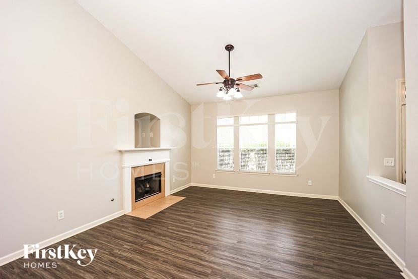 207 Fairgrove Ln - Photo 3 of 16