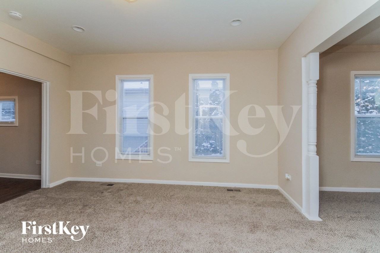 1910 Carmel Blvd #1 - Photo 3 of 16