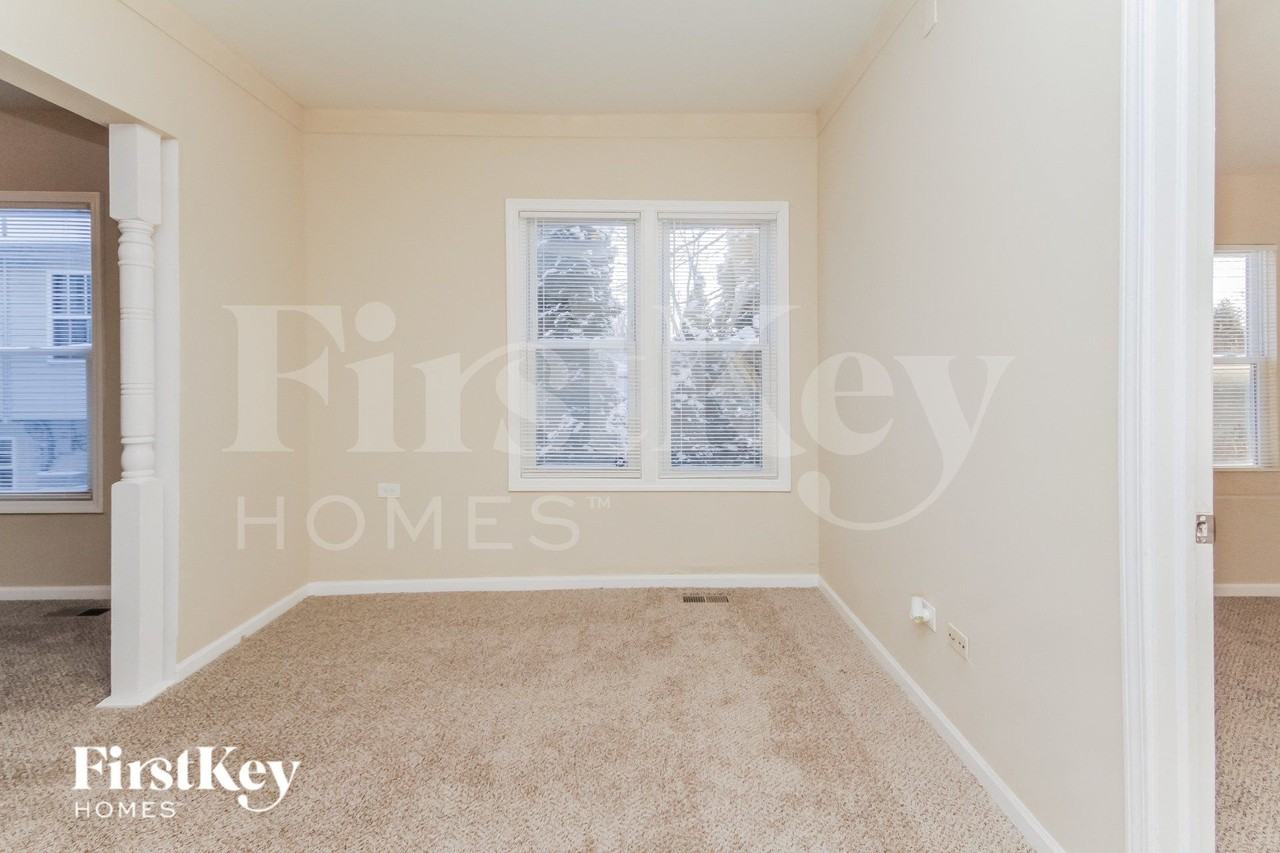1910 Carmel Blvd #1 - Photo 4 of 16