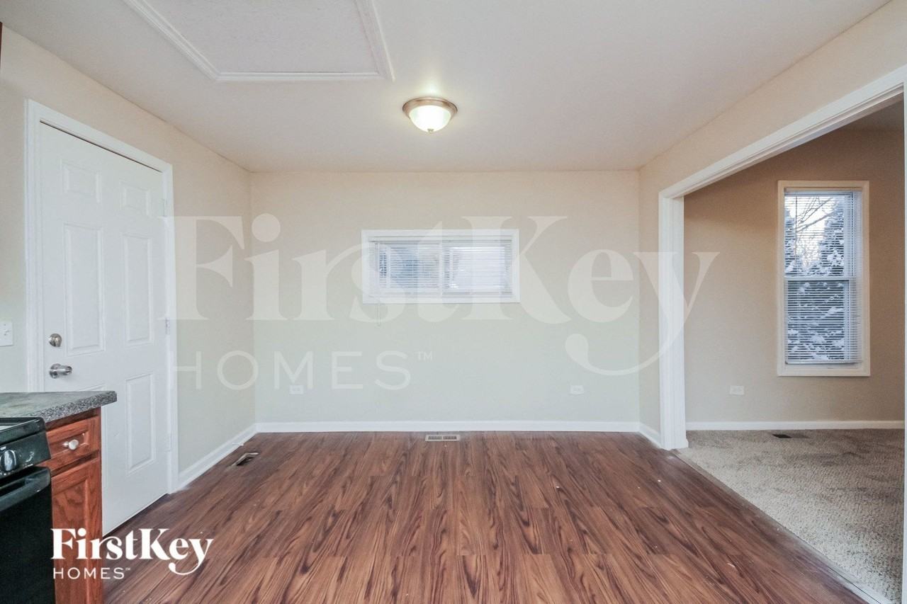 1910 Carmel Blvd #1 - Photo 5 of 16