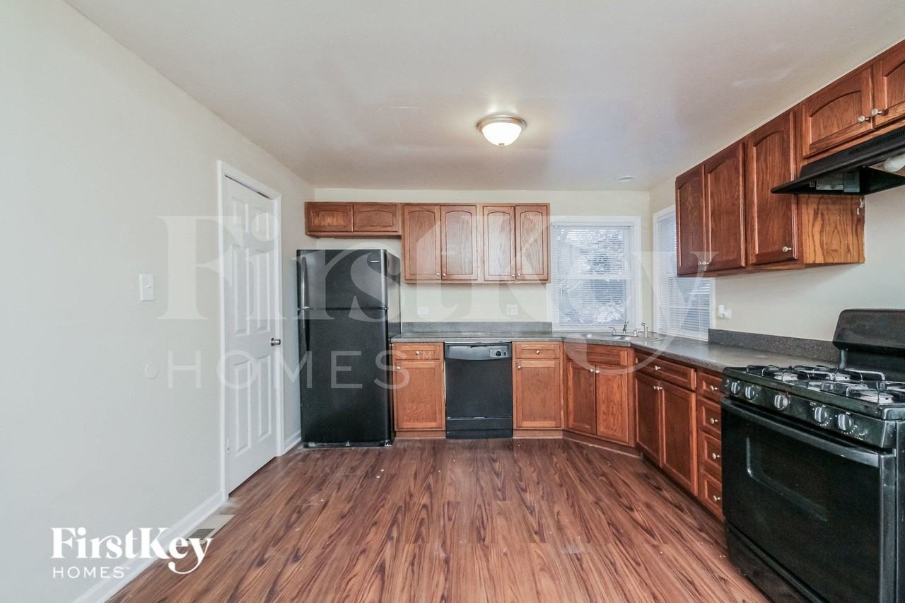 1910 Carmel Blvd #1 - Photo 6 of 16