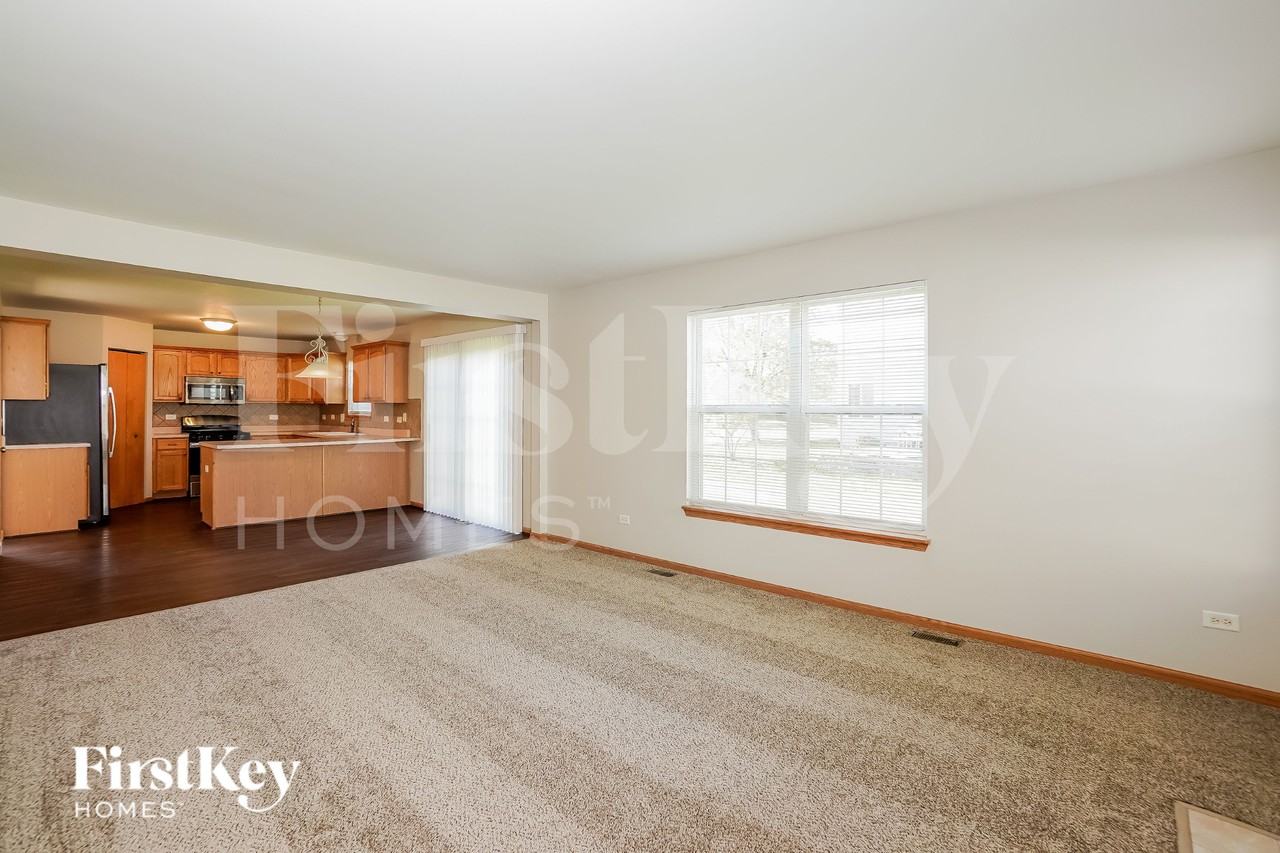 16460 Kingsbrook Dr - Photo 3 of 16