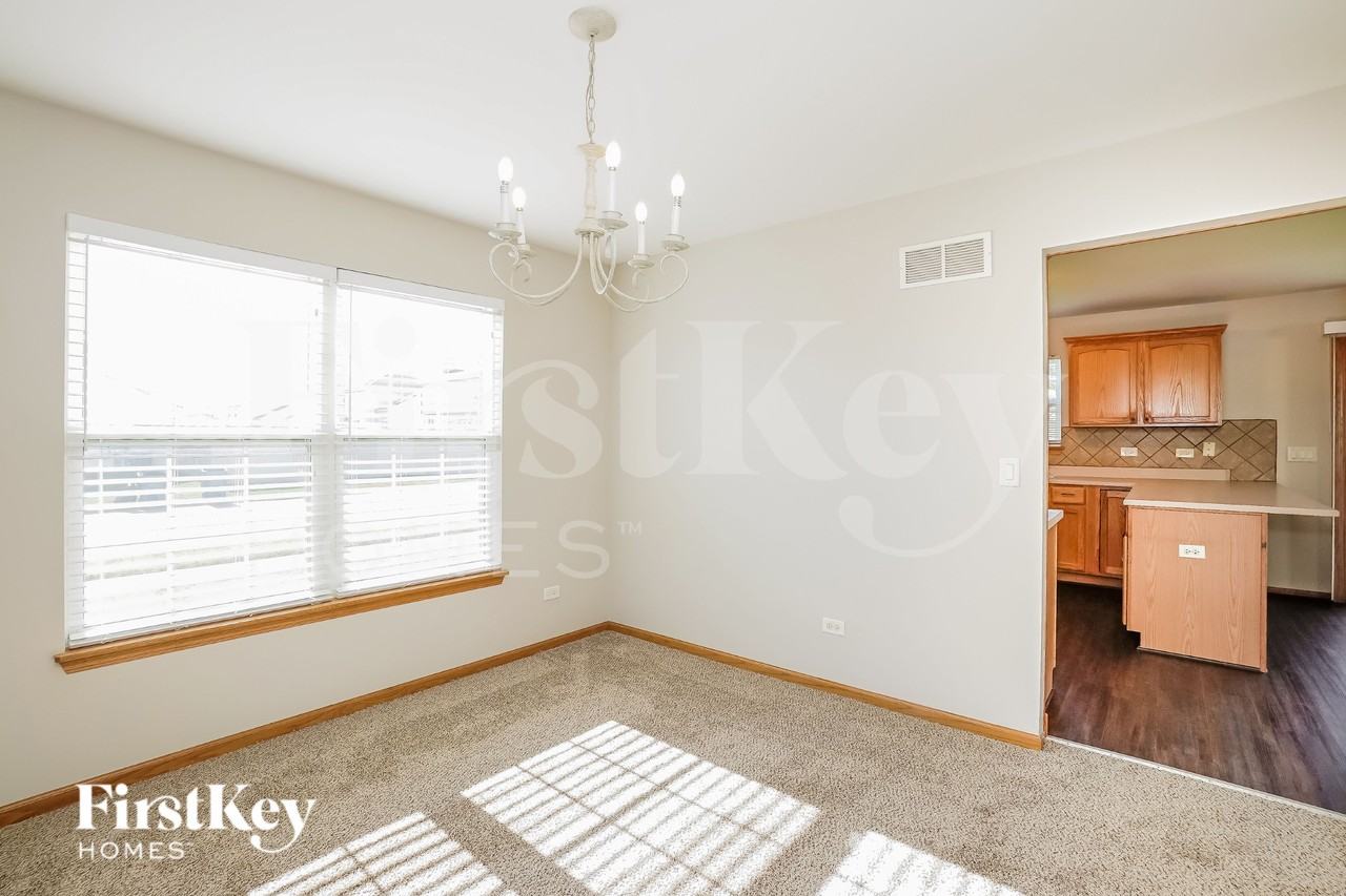 16460 Kingsbrook Dr - Photo 4 of 16