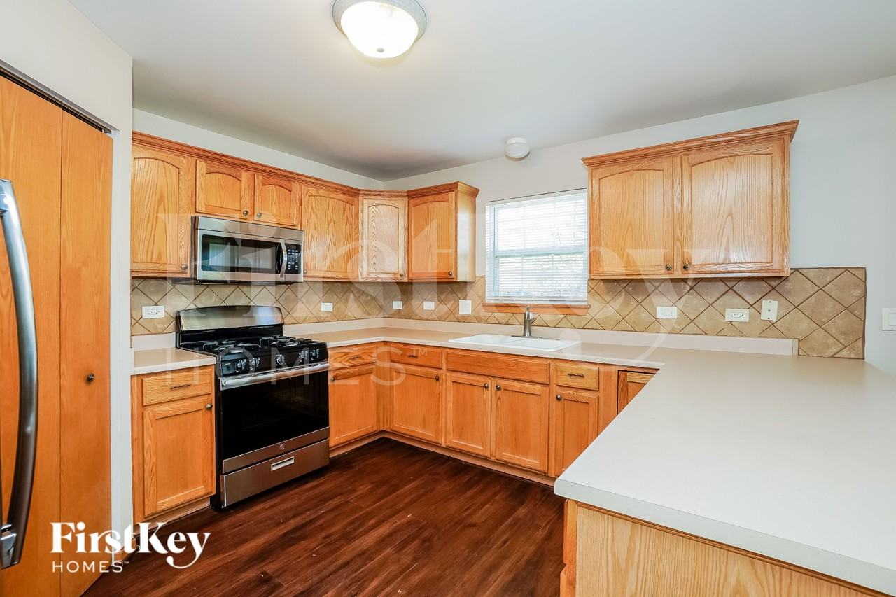 16460 Kingsbrook Dr - Photo 5 of 16