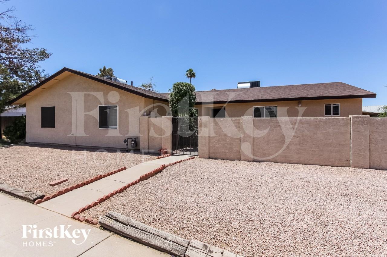 13857 N 48th Ave - Photo 2 of 15