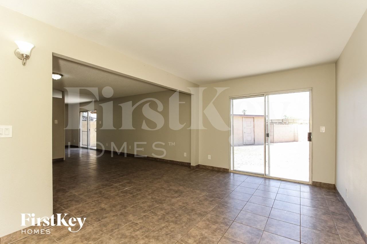 13857 N 48th Ave - Photo 3 of 15