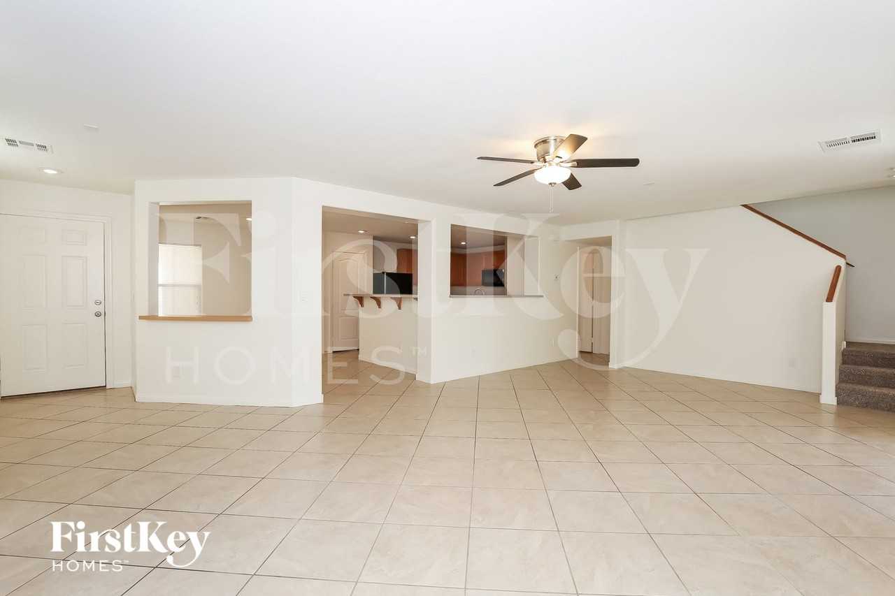 133 Cracked Tree Ave - Photo 4 of 15