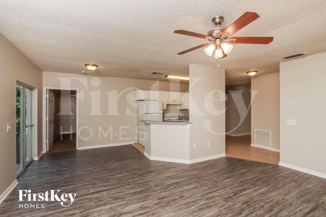 1155 Schumann Dr - Photo 3 of 15