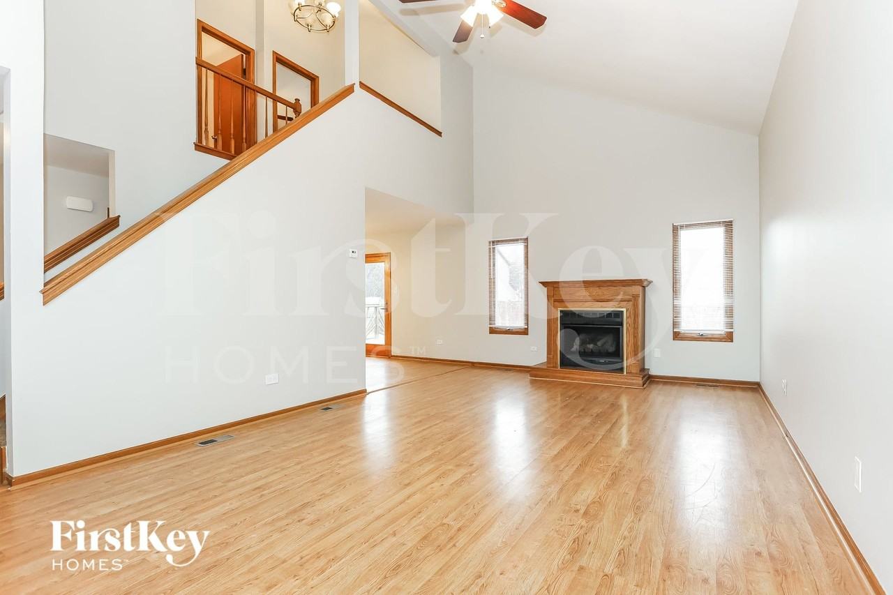 1119 Karen Dr - Photo 3 of 15