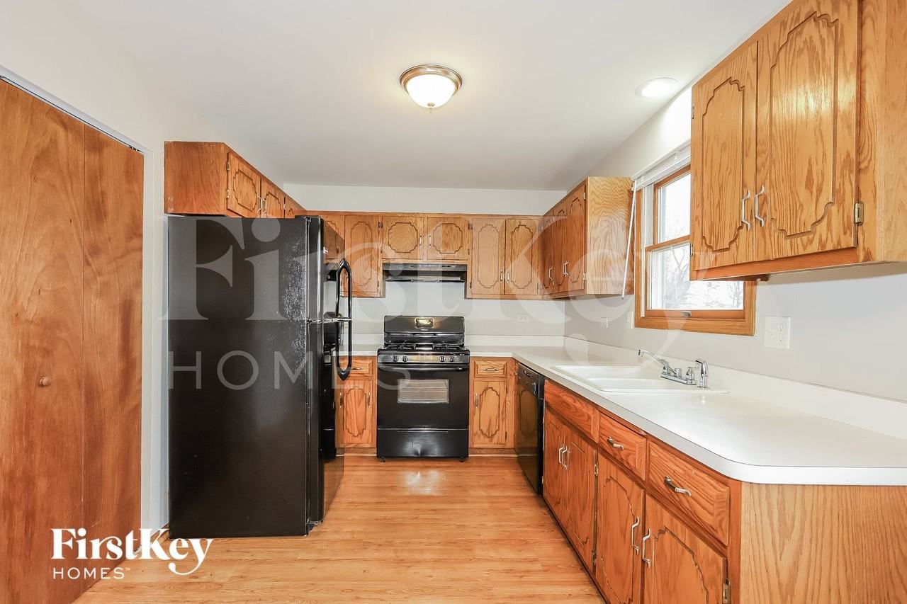 1119 Karen Dr - Photo 5 of 15