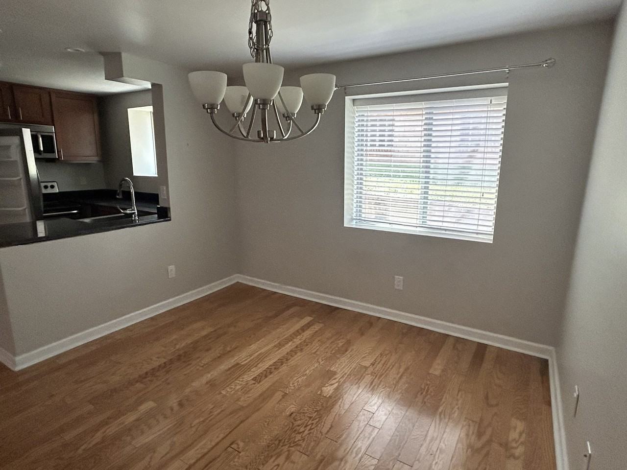 253 Beverly - Photo 7 of 15