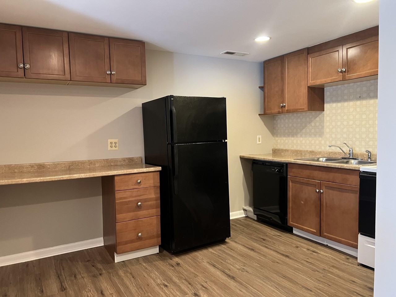 5300 East Dr - Photo 3 of 10