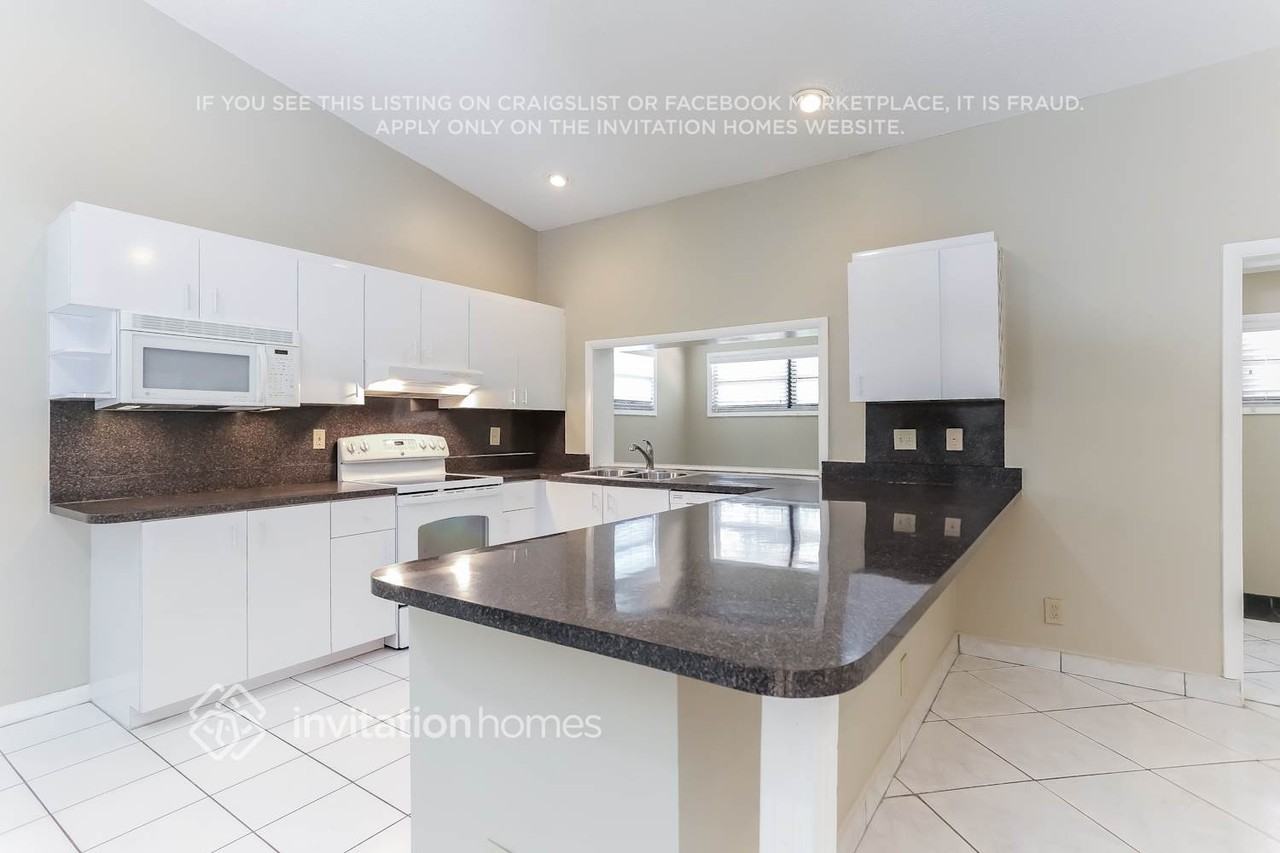 9575 Nw 25th Ct - Photo 6 of 19