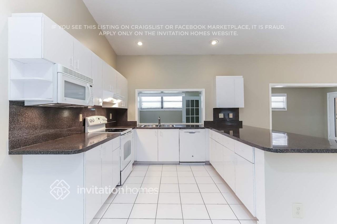 9575 Nw 25th Ct - Photo 7 of 19