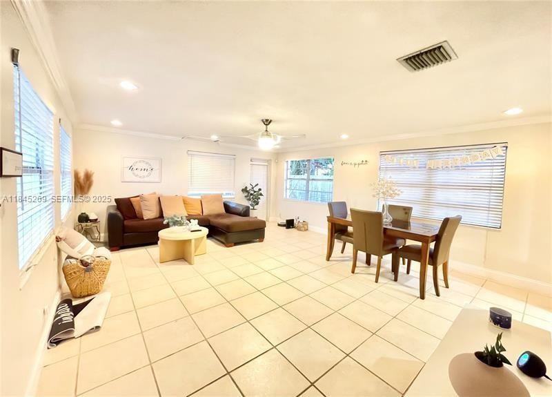 1010 N 31st Ct - Photo 5 of 8