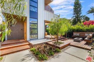 822 Superba Ave - Photo 3 of 8