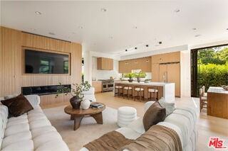 822 Superba Ave - Photo 5 of 8