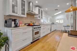 1605 Cabrillo Ave - Photo 4 of 8