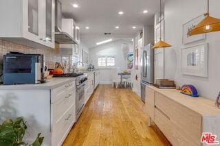 1605 Cabrillo Ave - Photo 5 of 8