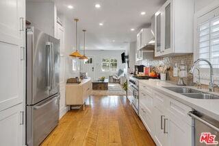 1605 Cabrillo Ave - Photo 7 of 8
