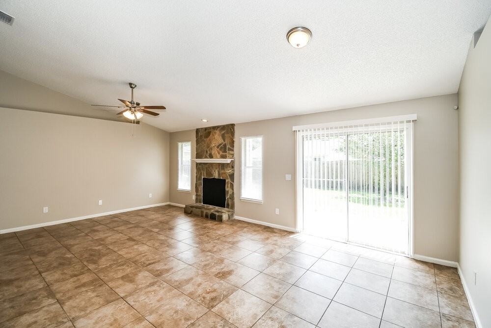 8133 Fieldside Dr W - Photo 3 of 16