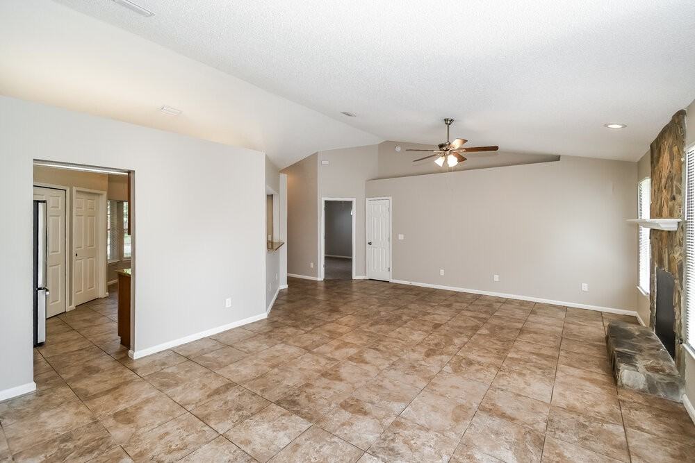 8133 Fieldside Dr W - Photo 4 of 16