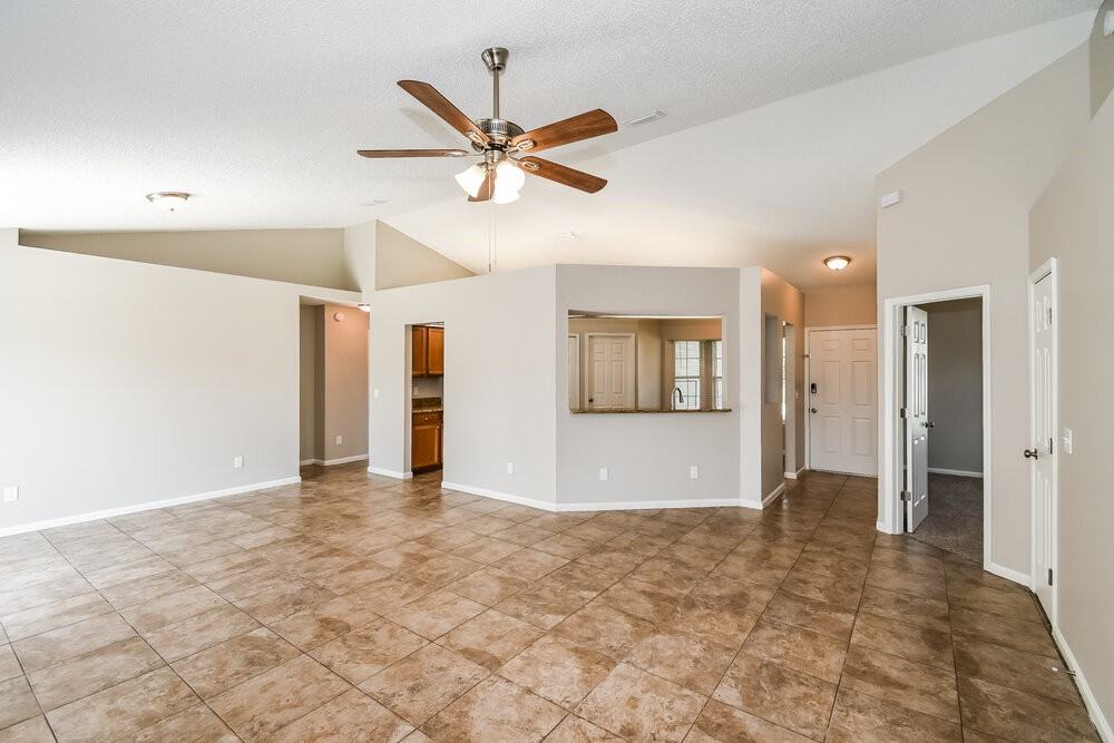8133 Fieldside Dr W - Photo 5 of 16