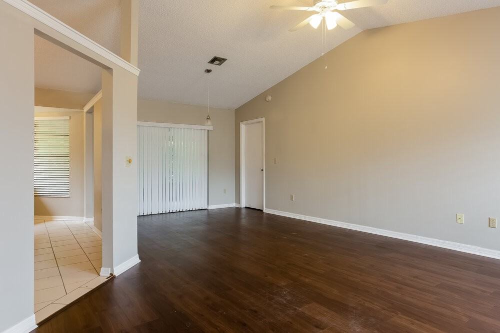10902 Grandview Way - Photo 4 of 15