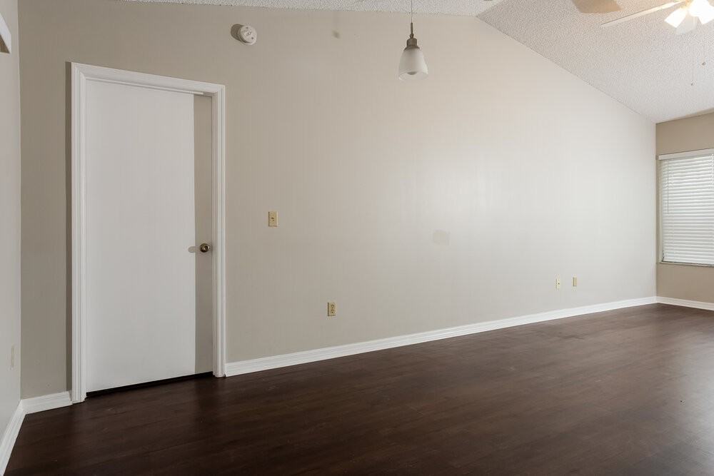 10902 Grandview Way - Photo 5 of 15