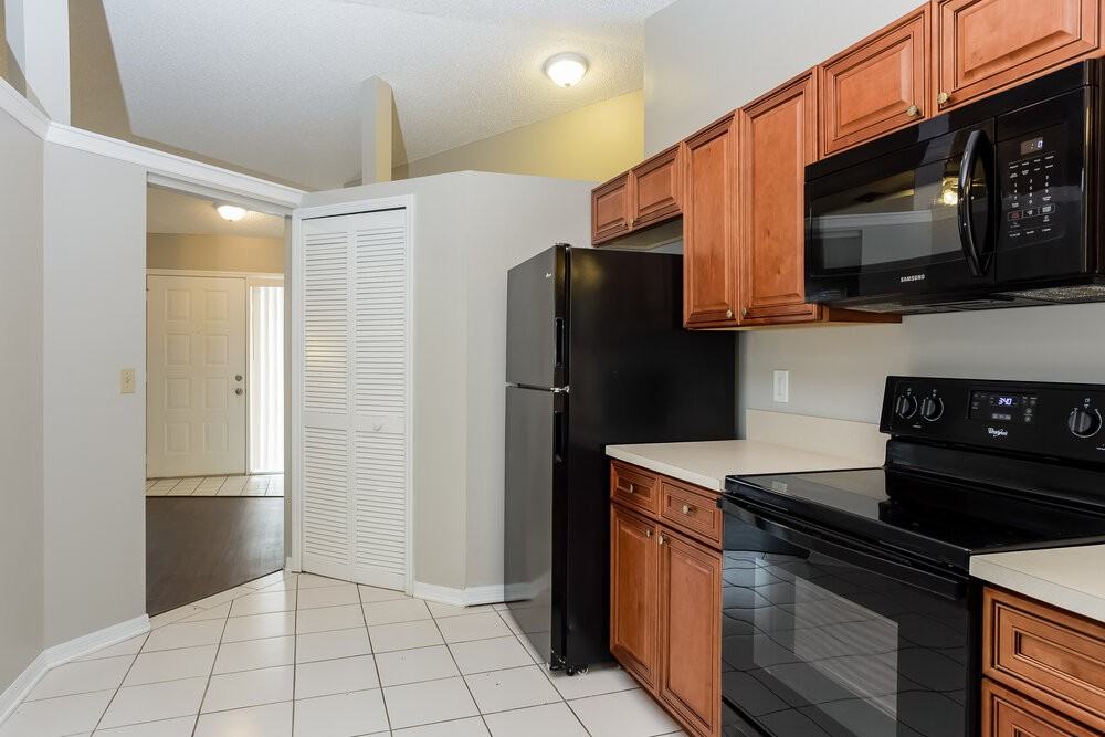 10902 Grandview Way - Photo 6 of 15
