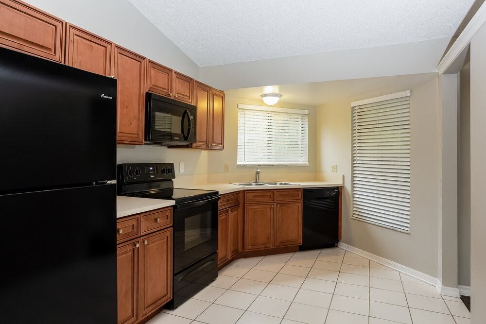 10902 Grandview Way - Photo 7 of 15