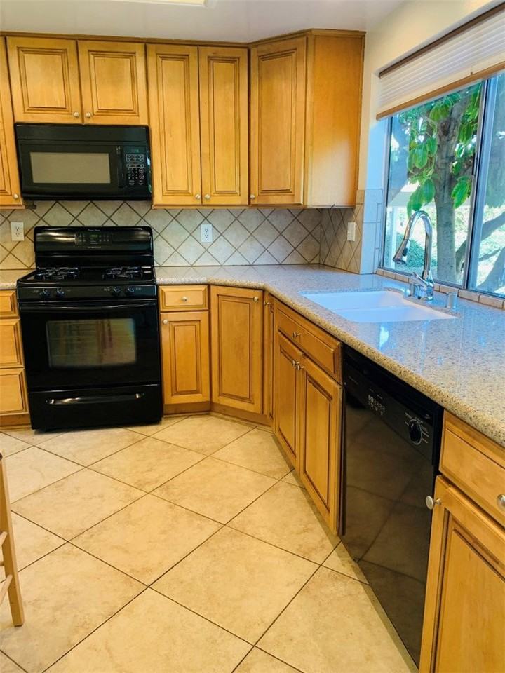 14751 Mulberry Ave - Photo 4 of 8