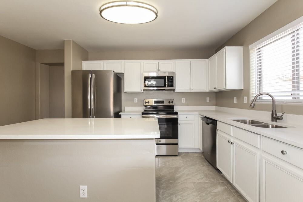 1715 W Saint Catherine Ave - Photo 5 of 16